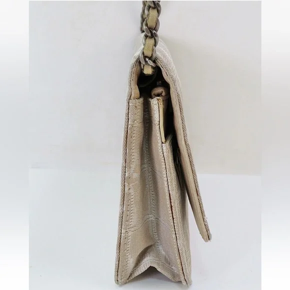 CHANEL Beige Crossbody Bag with Chain Strap - Picture 5 of 16